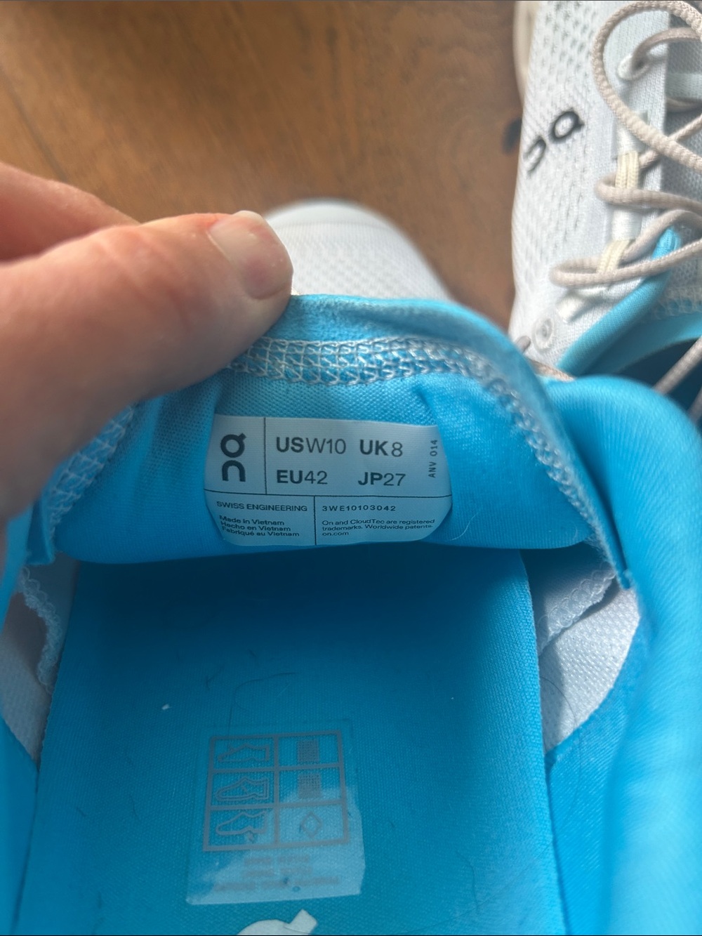 On Running women’s cloudsurfer Trail shoes - Picture 8 of 8